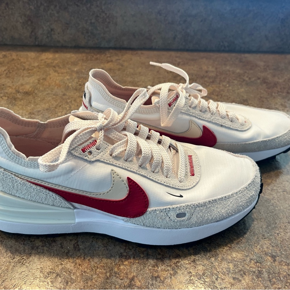 Women’s Nike’s size 8